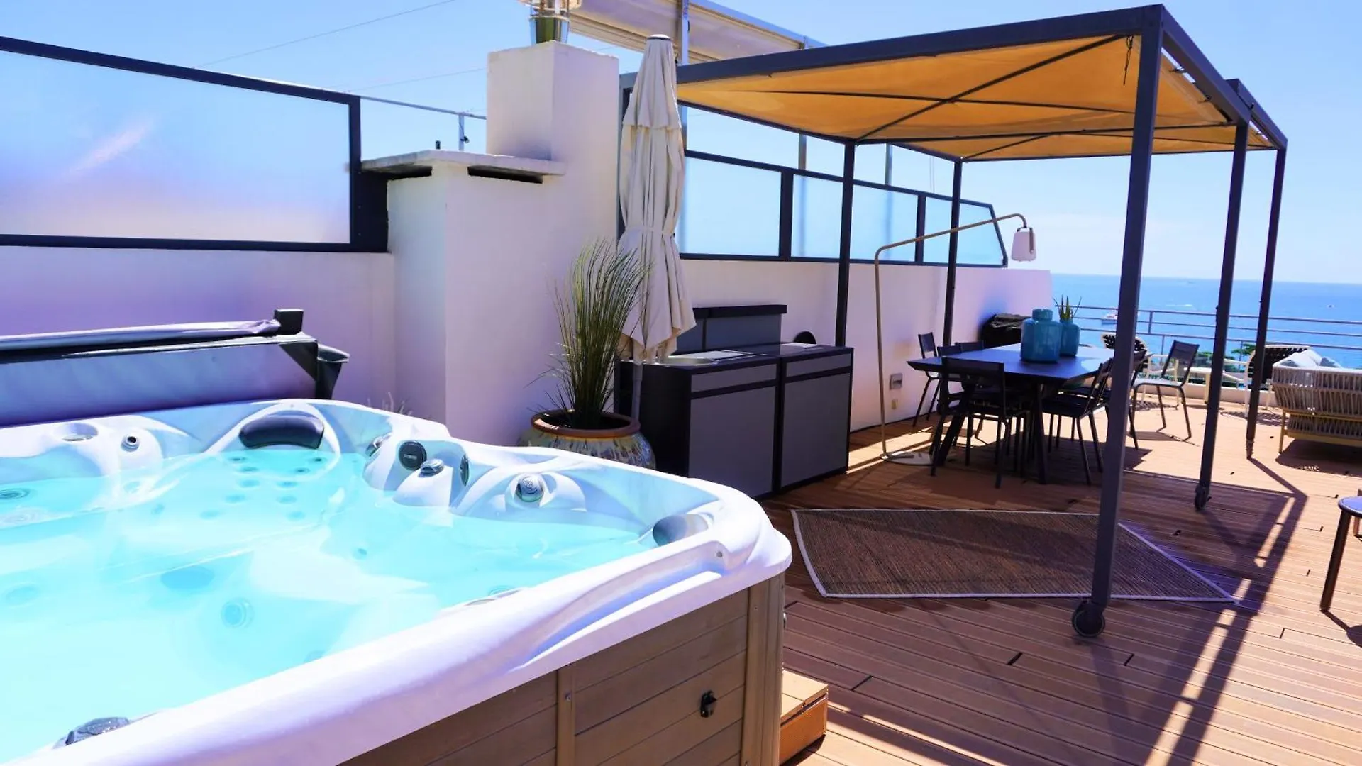 Villa Avec Rooftop, Jacuzzi & Vue Mer By Palmazur Mandelieu